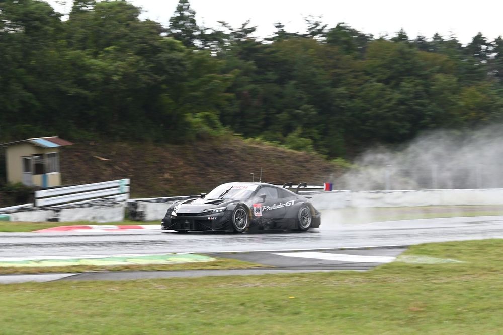 ホンダ・プレリュードGT、シェイクダウンで雨のSUGOを34周。牧野任祐