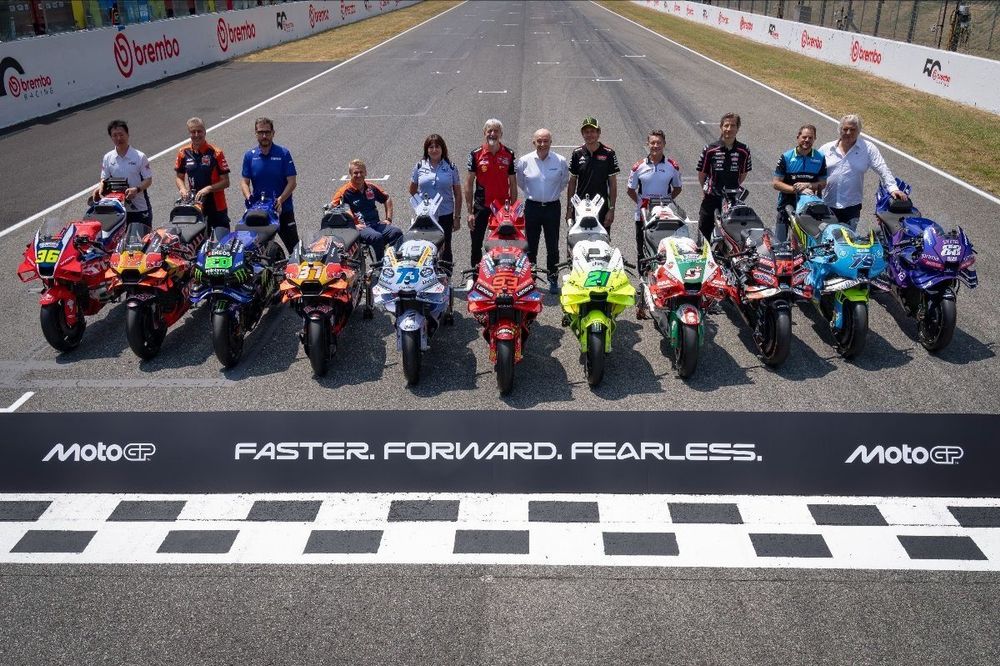 MotoGP Carmelo Ezpeleta y Team Managers