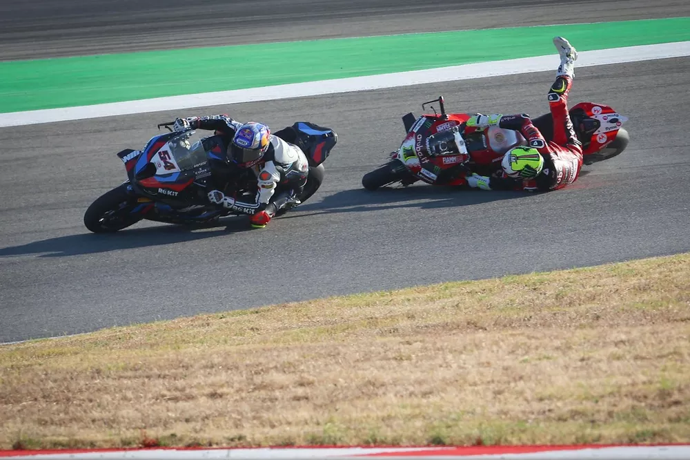 Toprak Razgatlioglu, BMW Motorrad WorldSBK Team, Alvaro Bautista, Aruba.It Racing - Ducati crashes