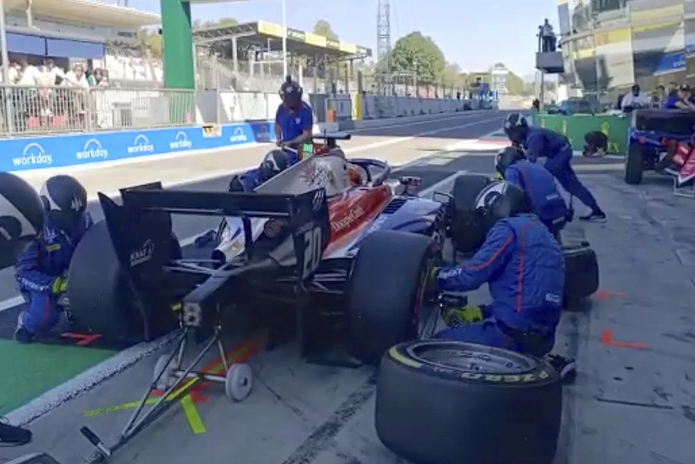 Parada en boxes con pistola el&eacute;ctrica de F2 en Monza