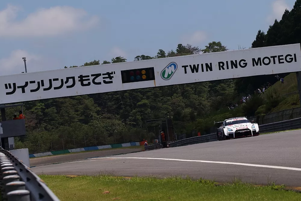#3 CRAFTSPORTS MOTUL GT-R