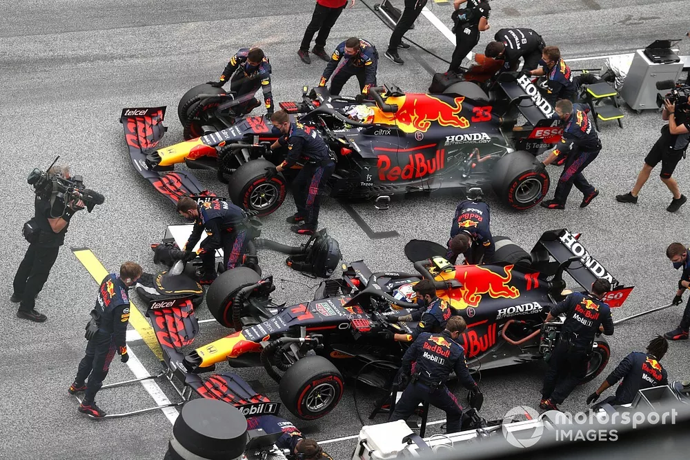 Mechanics on the grid with Sergio Perez, Red Bull Racing RB16B, and Max Verstappen, Red Bull Racing RB16B