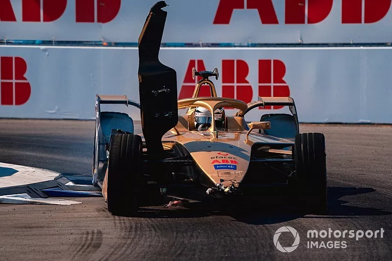 Andre Lotterer, DS TECHEETAH, DS E-Tense FE19 con l'ala frontale danneggiata