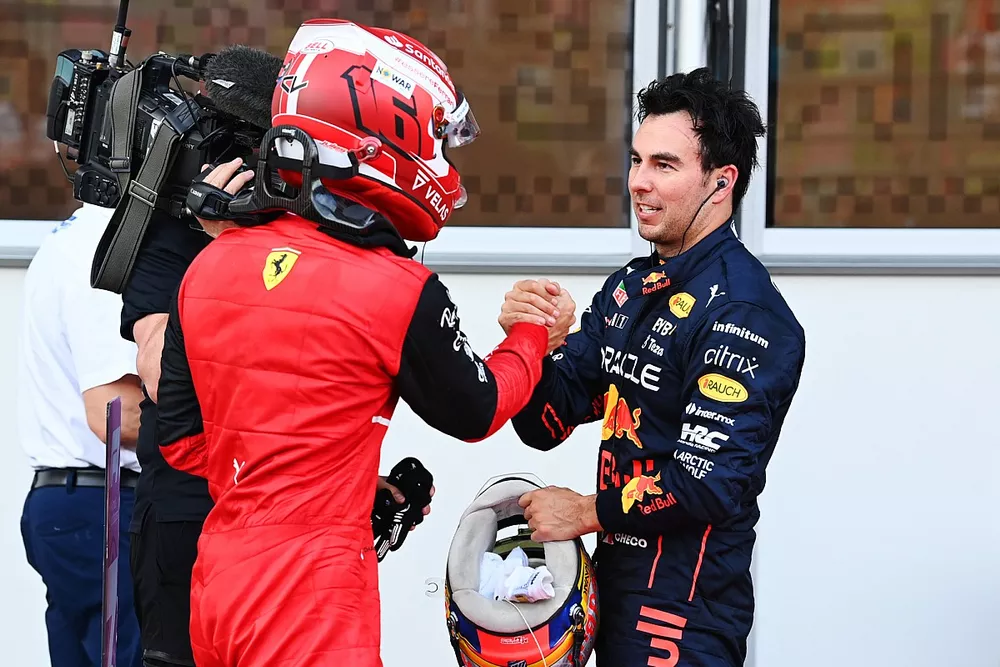 Il poleman Charles Leclerc, Ferrari, Sergio Perez, Red Bull Racing, in Parco Chiuso dopo le qualifiche