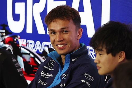 Ferrari apunta a Albon para sustituir a Sainz, según diario italiano