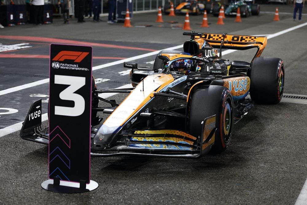 Oscar Piastri, McLaren MCL60, chega ao Parc Ferme