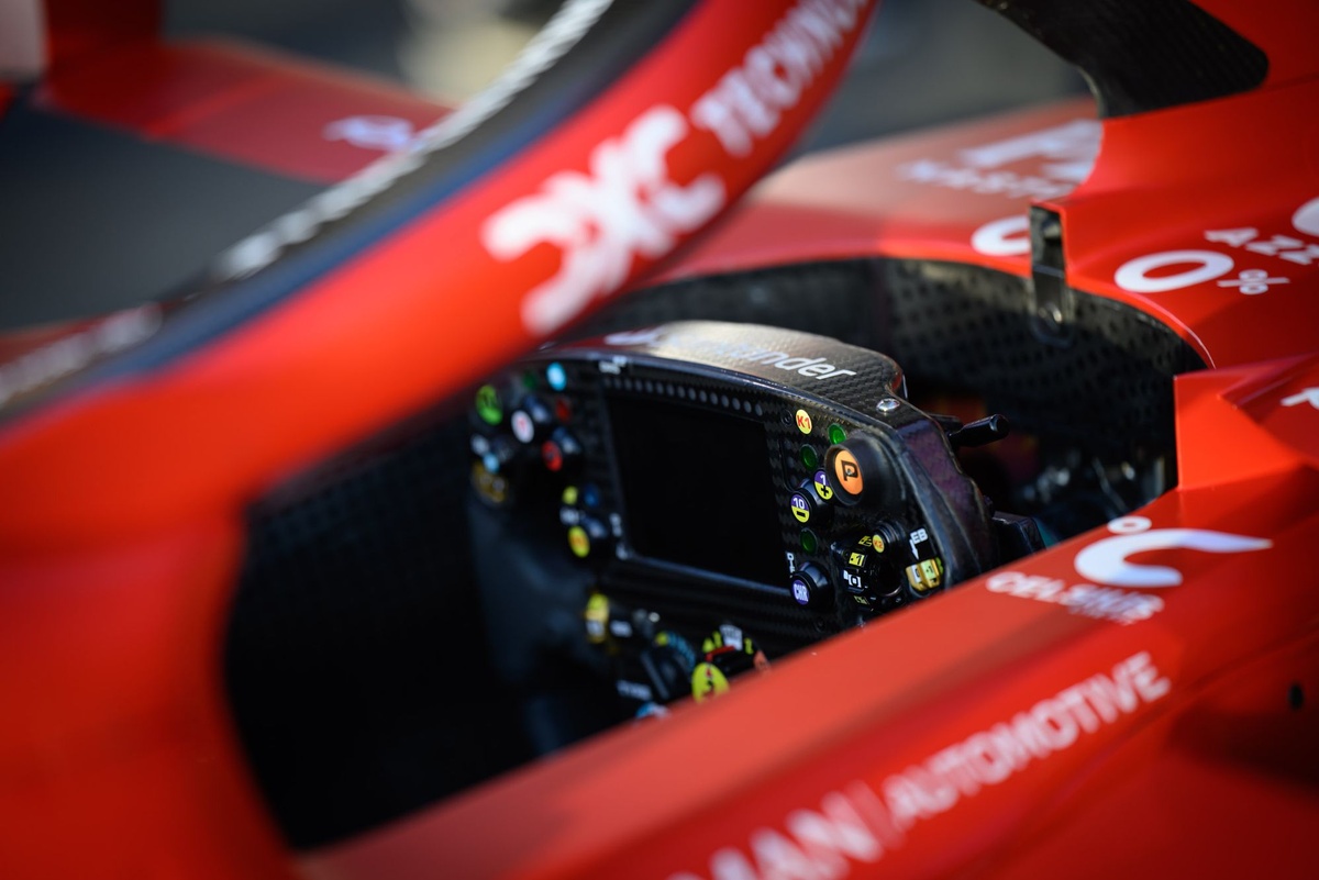 F1メカ解説｜ハミルトン、フェラーリで使うステアリングを