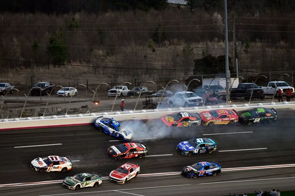 Chase Briscoe, Stewart-Haas Racing, HighPoint.com Ford Mustang, Ross Chastain, Trackhouse Racing, Moose Fraternity Chevrolet Camaro1\ and Josh Berry, Stewart-Haas Racing, Harrison's Ford Mustang wreck