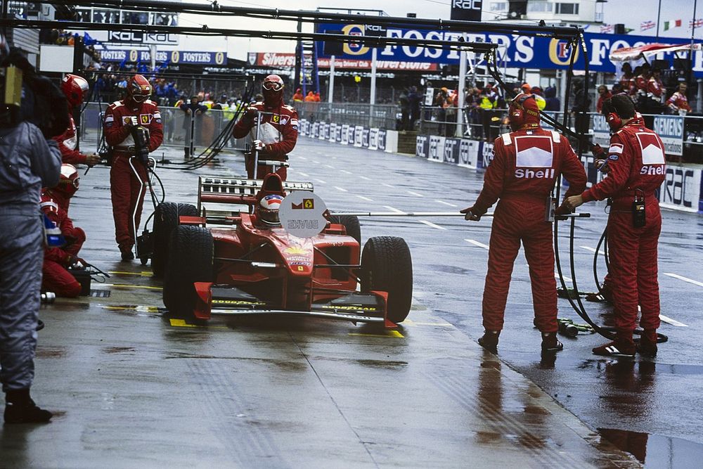 Michael Schumacher, Ferrari F300 hace su parada y penalizaci&oacute;n