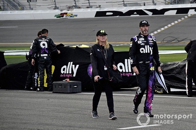 Jimmie Johnson, Hendrick Motorsports, Chevrolet Camaro Ally, rain delay