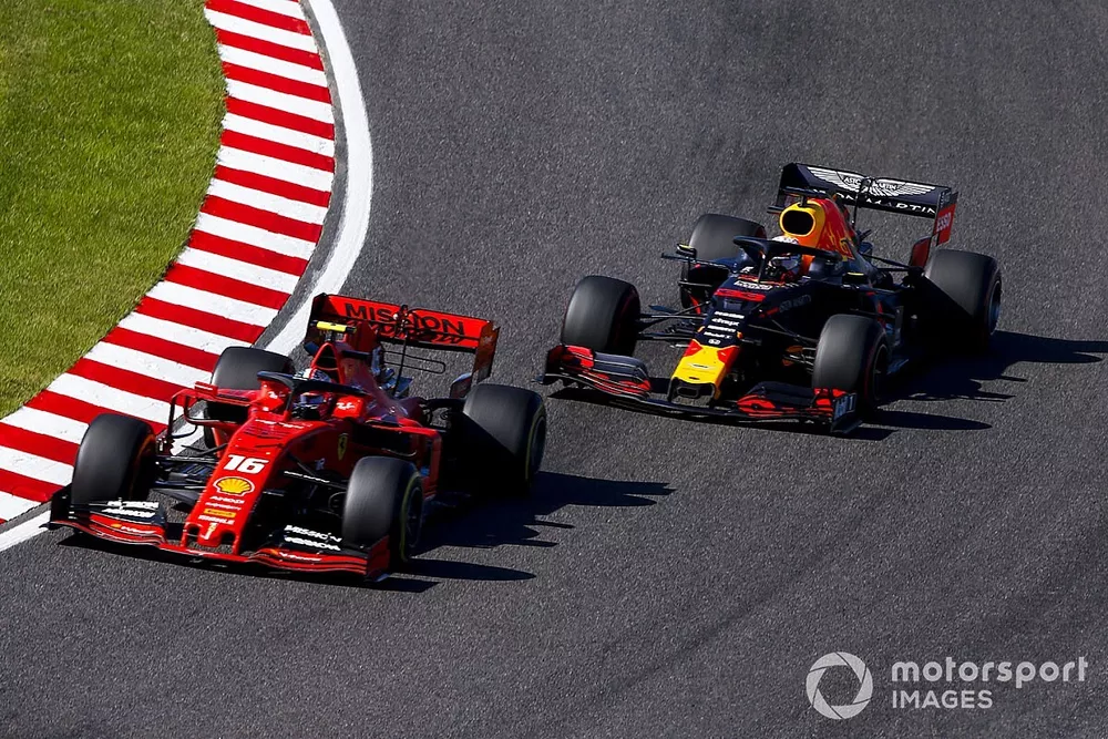 Charles Leclerc, Ferrari SF90 et Max Verstappen, Red Bull Racing RB15 en bataille