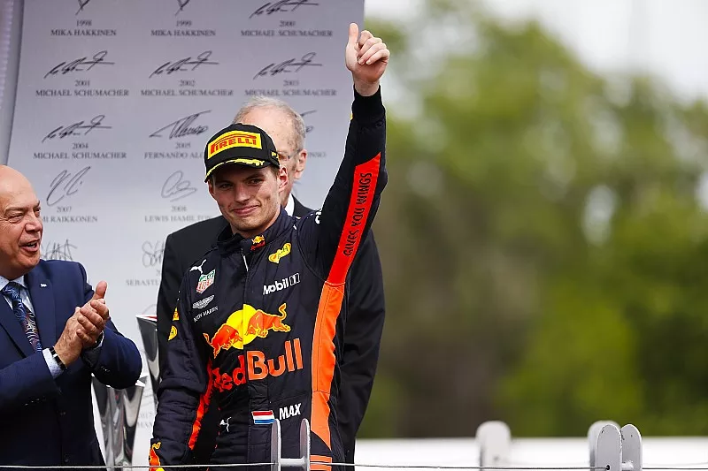 Max Verstappen, Red Bull Racing, 3&deg; classificato, arriva sul podio