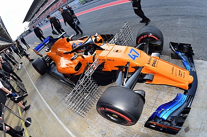 Képzuhatag az F1-es teszt utolsó napjáról Barcelonából
