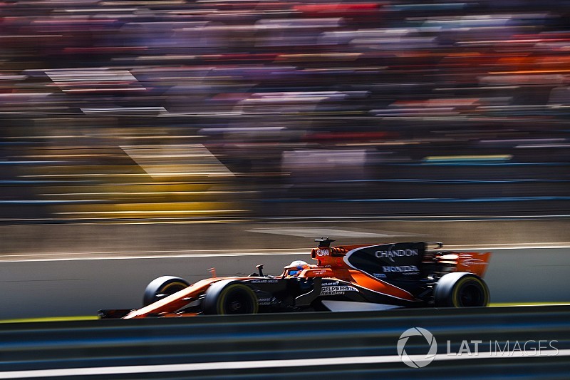 McLaren, Abu Dhabi lastik testlerinde iki araçla çalışacak