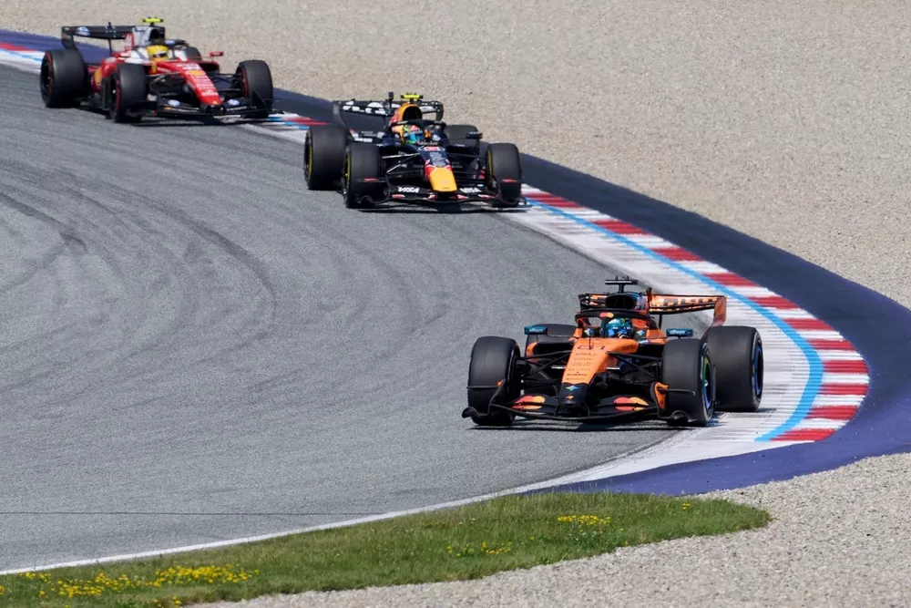 Lewis Hamilton, Ferrari, Oscar Piastri, McLaren, Isack Hadjar, Red Bull Racing