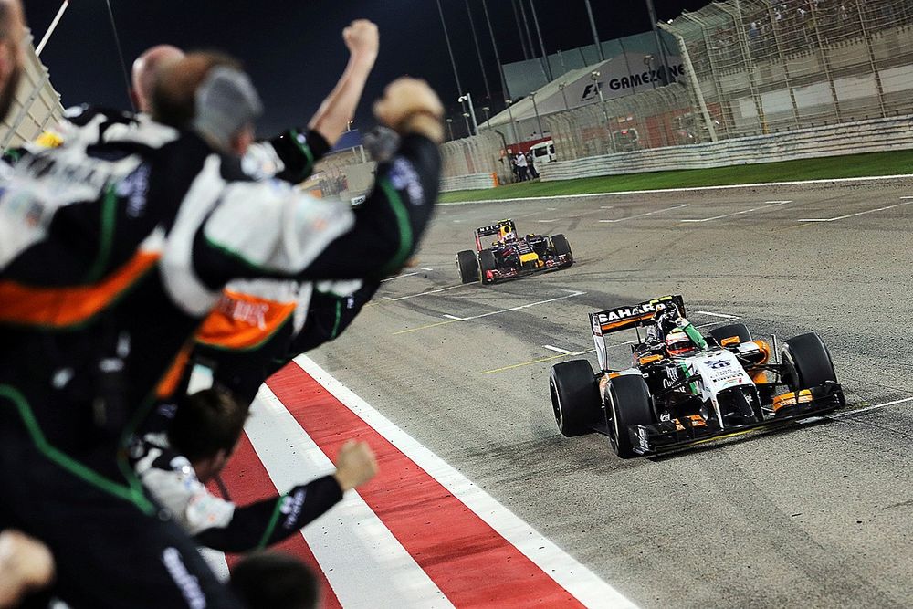 Tercer lugar de Sergio Pérez, Sahara Force India F1 VJM07 celebra como le pasa a su equipo