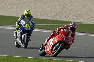 Stoner cree que sus logros valen m&aacute;s por haber luchado con Rossi