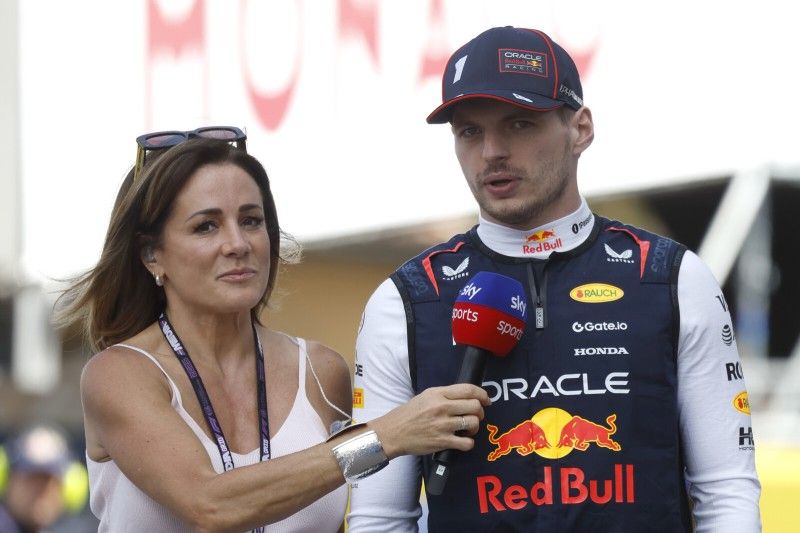Reportera de TV con Verstappen