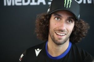 Alex Rins aprovecha el invierno: podio en un rally sobre hielo en Andorra