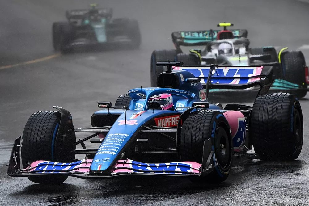 Fernando Alonso, Alpine A522, Lewis Hamilton, Mercedes W13