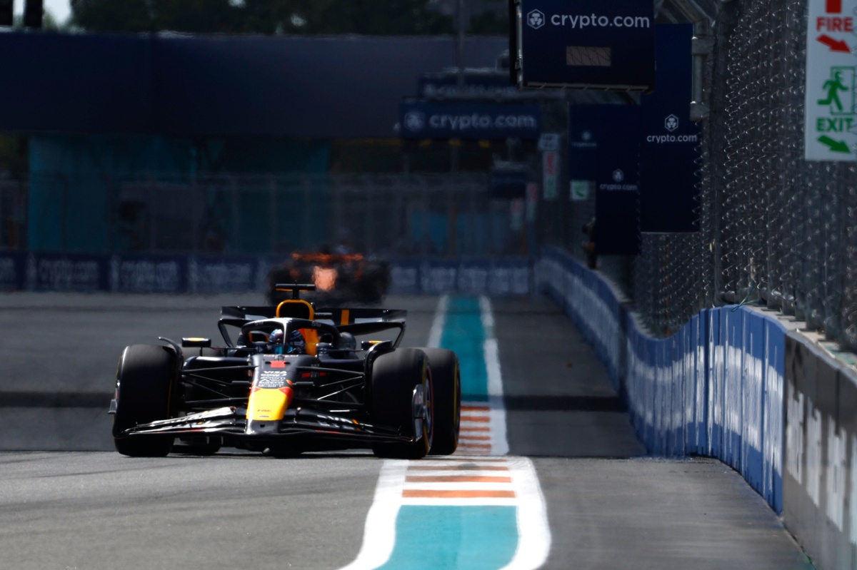 https://cdn-2.motorsport.com/images/amp/Y998DGAY/s6/max-verstappen-red-bull-racing.jpg