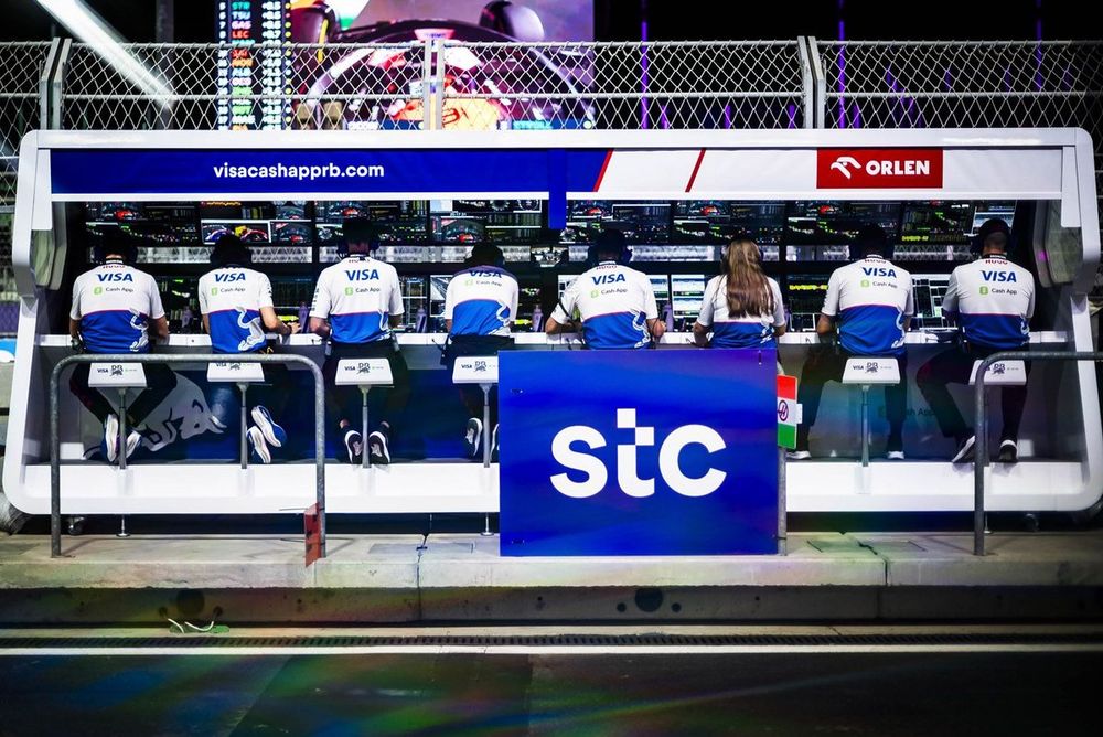 Muro del equipo RB F1 Team en el pitlane