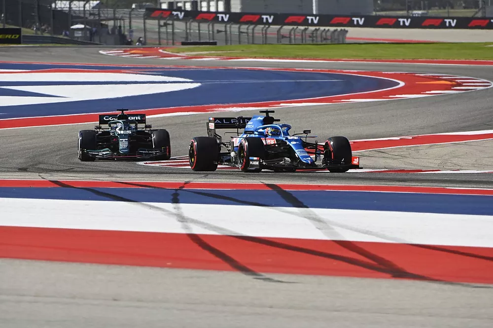 Fernando Alonso, Alpine A521, Lance Stroll, Aston Martin AMR21