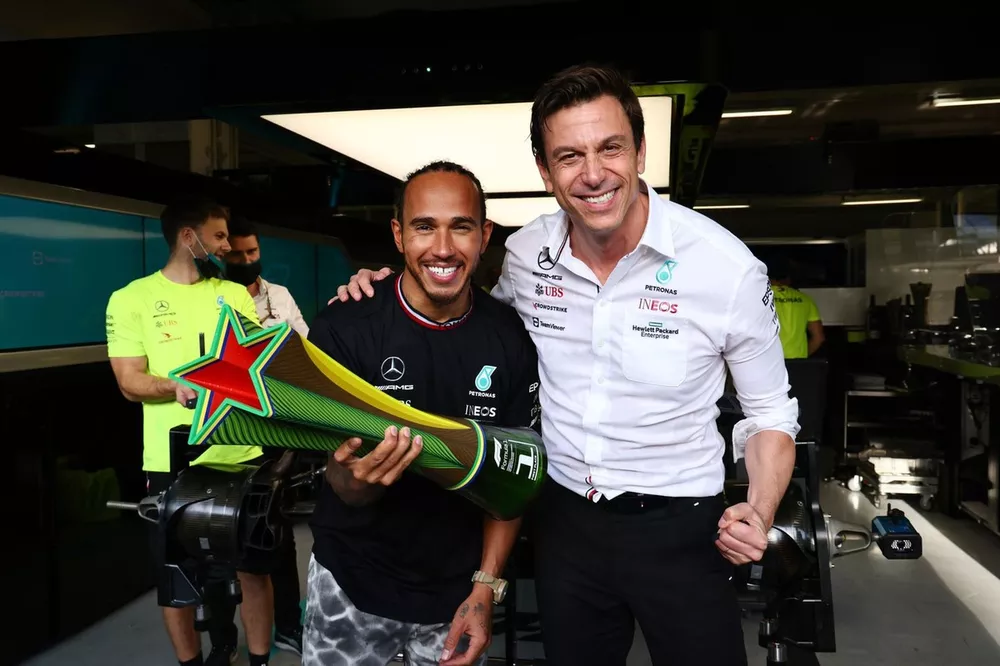 Lewis Hamilton, Mercedes, 1st position, and Toto Wolff, Team Principal and CEO, Mercedes AMG, celebrate after the race
