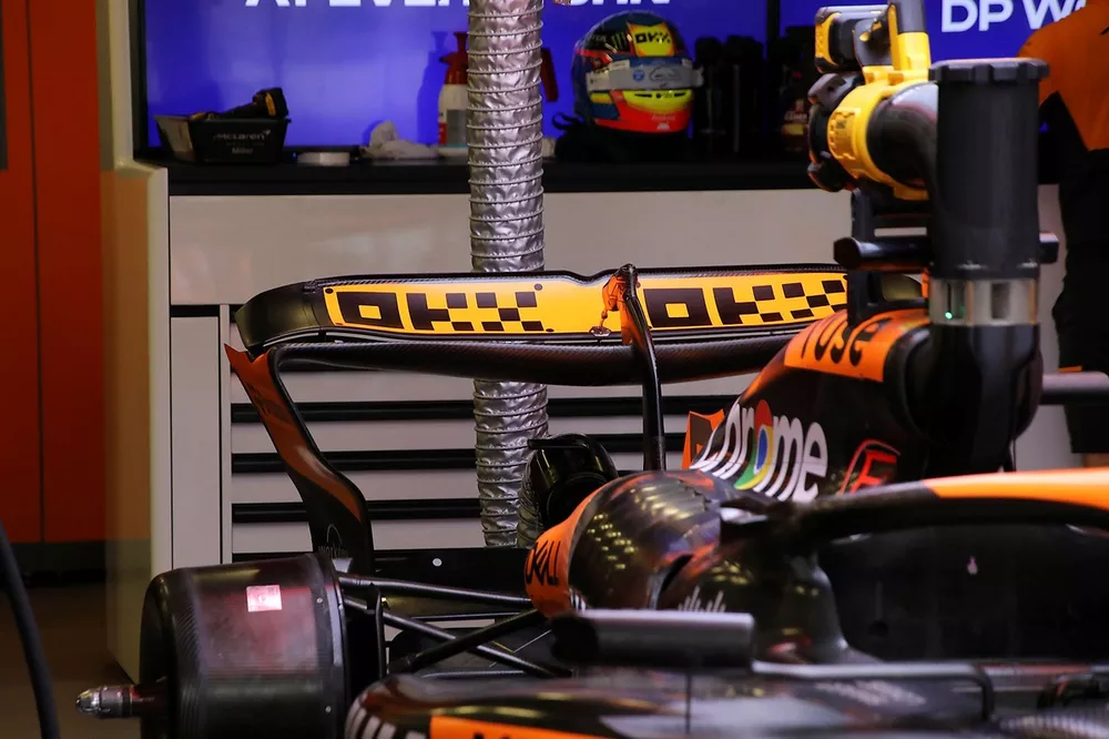 McLaren MCL38 achtervleugel detail