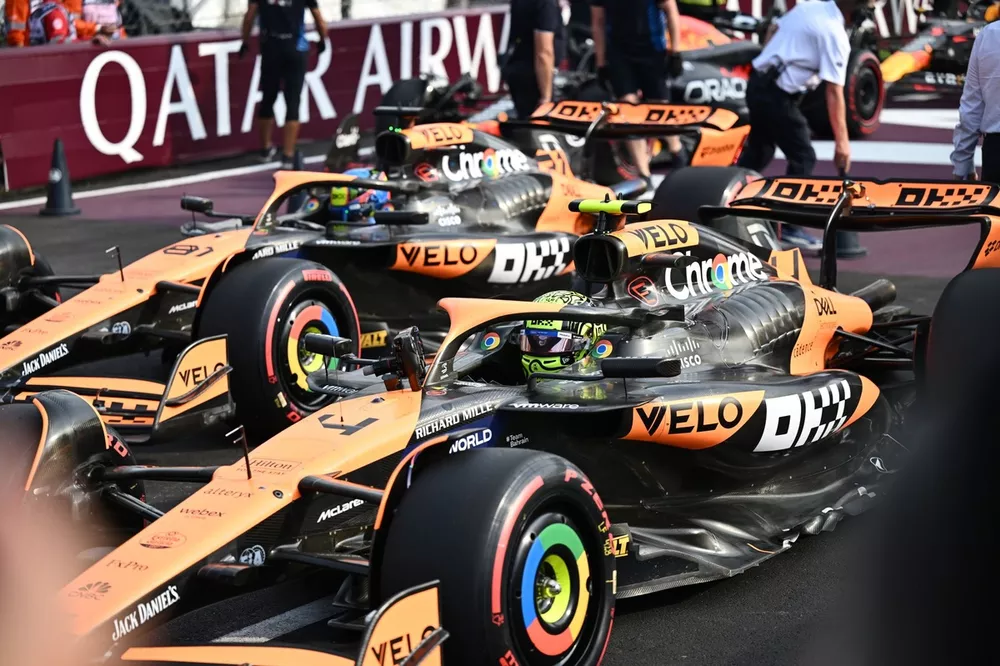 Lando Norris, McLaren MCL38, Oscar Piastri, McLaren MCL38