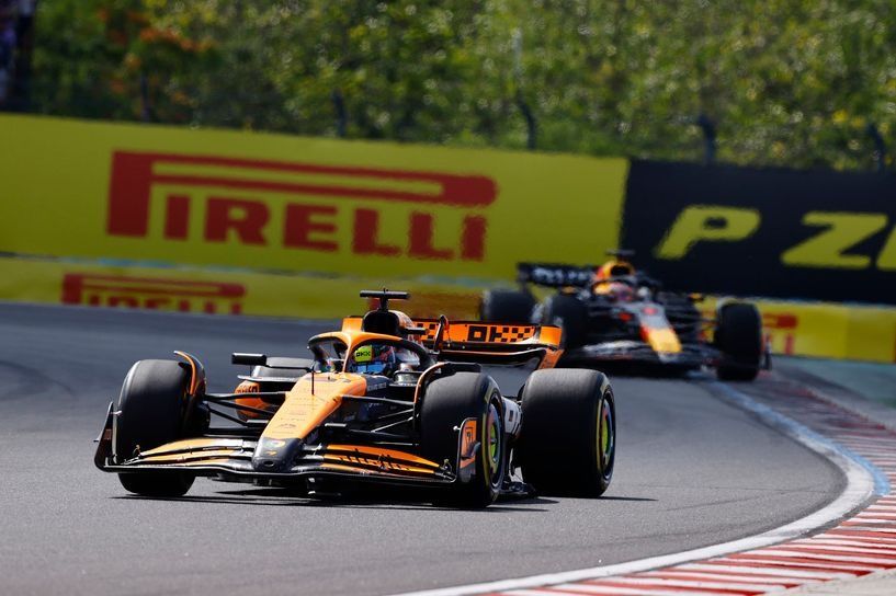 Oscar Piastri, McLaren MCL38, Max Verstappen, Red Bull Racing RB20