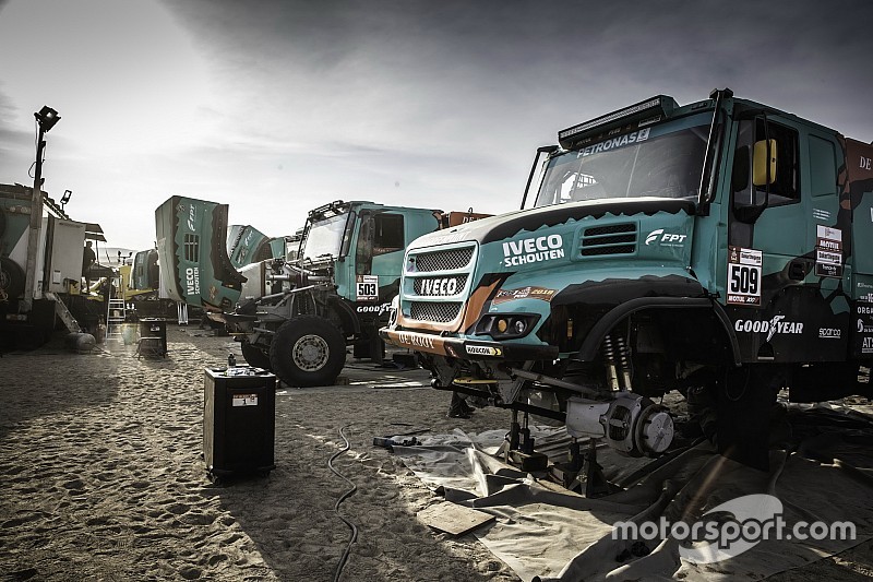 Así preparan la etapa maratón del Dakar 2019 los camiones