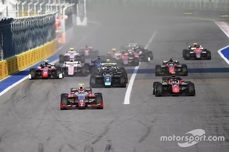 Nyck De Vries, PREMA Racing Leads George Russell, ART Grand Prix  