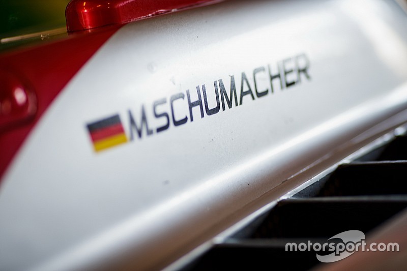 Mick Schumacher: “Soms lastig om zoon van F1-legende te zijn”
