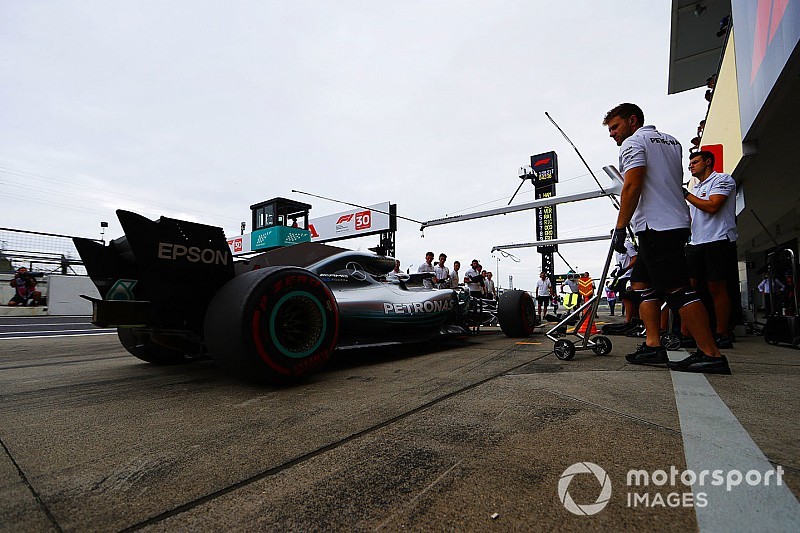 Hamilton: nevetséges, hogy ilyen sok az egy kerékcserés nagydíj
