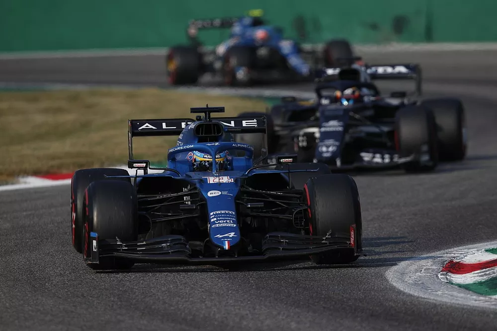 Fernando Alonso, Alpine A521, Yuki Tsunoda, AlphaTauri AT02