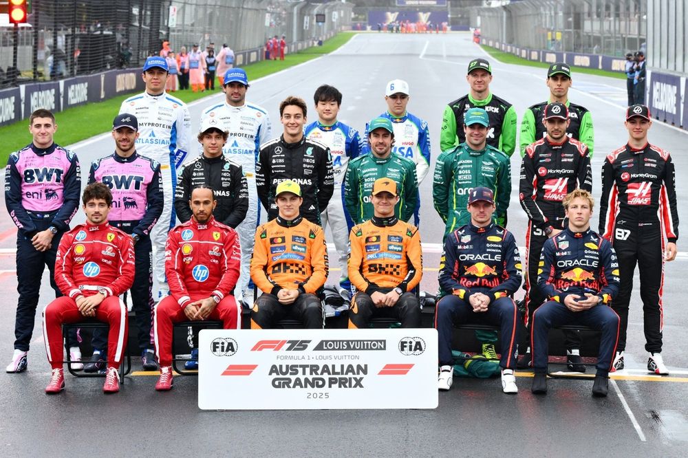 Foto de grupo de los pilotos de la F1 2025