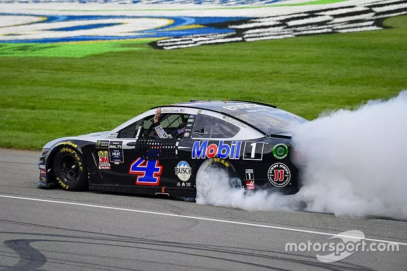 Race Winner  Kevin Harvick, Stewart-Haas Racing