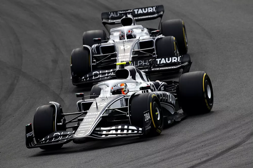 Yuki Tsunoda, AlphaTauri AT03, Pierre Gasly, AlphaTauri AT03