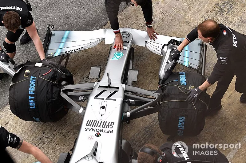 Mercedes-AMG F1 W10, morro y aler&oacute;n delantero
