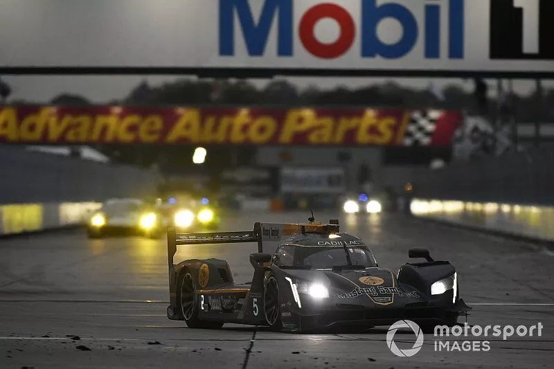 #5 Mustang Sampling Racing Cadillac DPi, DPi: Joao Barbosa, Filipe Albuquerque, Brendon Hartley