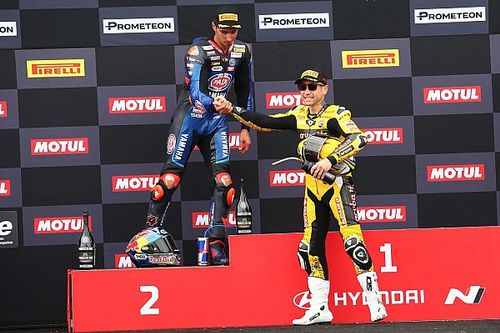 Bautista explica por qu&eacute; es "dif&iacute;cil" correr contra Toprak en WSBK