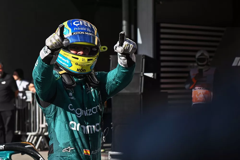 Fernando Alonso, Aston Martin F1 Team, 3&ordf; posici&oacute;n, celebra su llegada al Parc Ferme