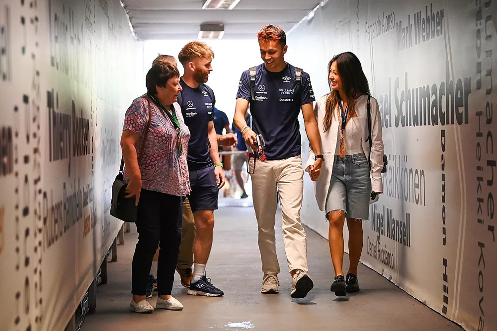 Alex Albon, de Williams Racing, llega a la pista