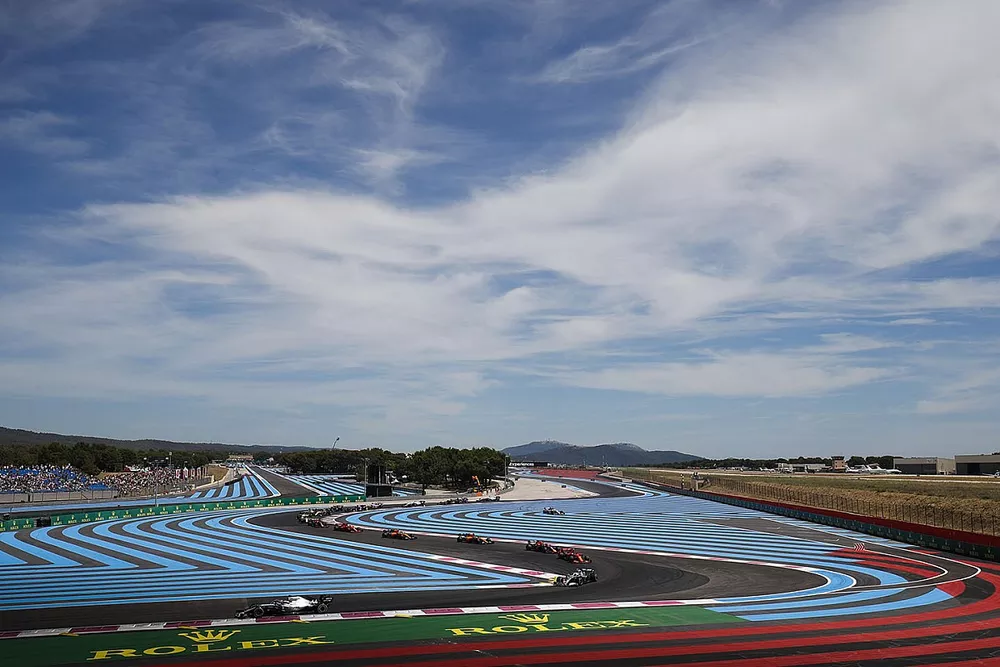 Lewis Hamilton, Mercedes AMG F1 W10, Valtteri Bottas, Mercedes AMG W10,Charles Leclerc, Ferrari SF90, Max Verstappen, Red Bull Racing RB15 al inicio