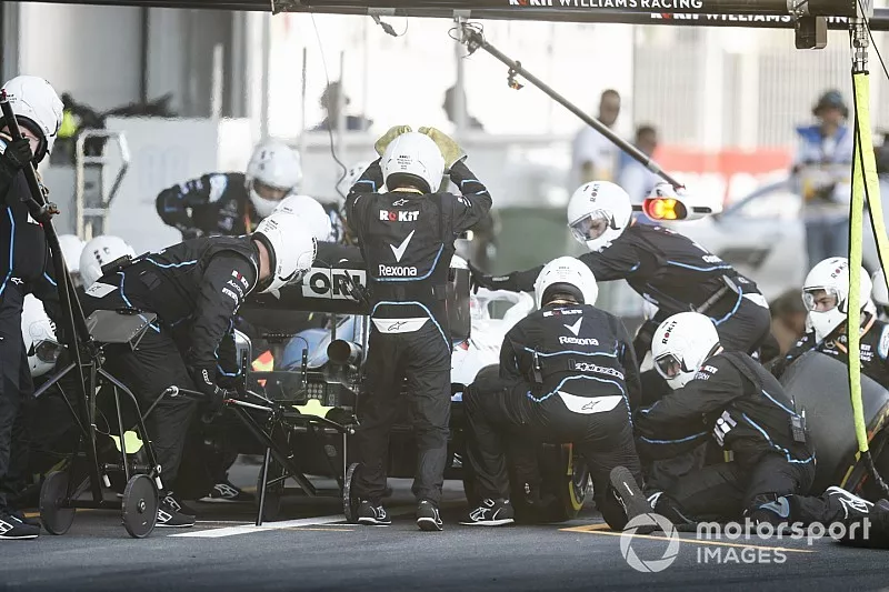Robert Kubica, Williams FW42 pit stop 