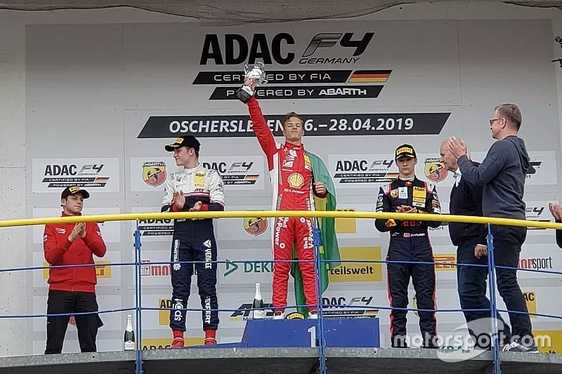 Gianluca Petecof comemora vit&oacute;ria no p&oacute;dio da F4 Alem&atilde;