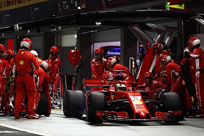 Vettel defiende a Ferrari pese a la estrategia de Singapur