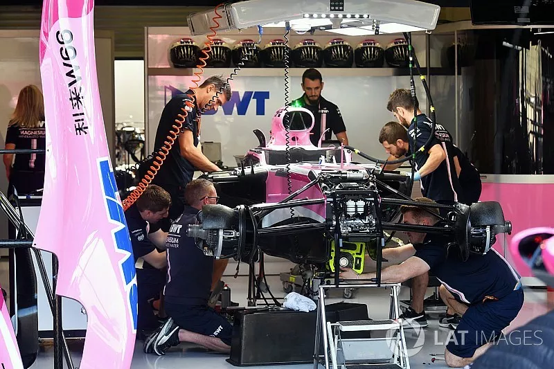 La Force India VJM11 dans le garage