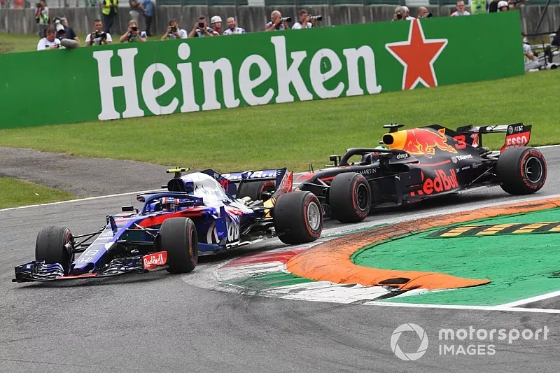 Pierre Gasly, Scuderia Toro Rosso STR13 y Daniel Ricciardo, Red Bull Racing RB14 